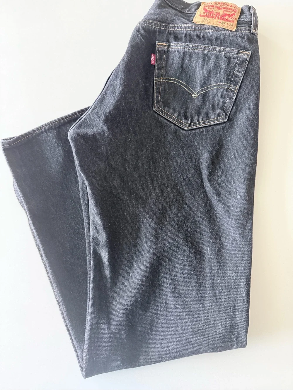 Levi's Men’s Black Straight-Leg Jeans with Contrast Stitching 36x34